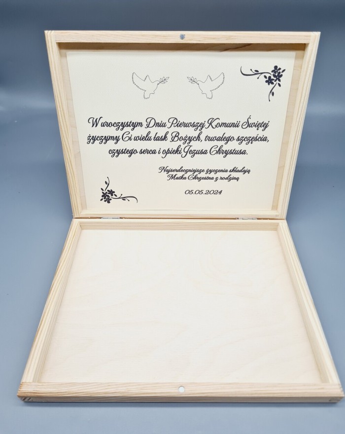 Pamiątka komunijna, drewniane pudełko na merci