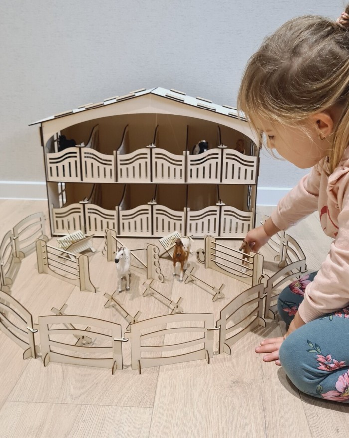 Drewniana stajnia dla koni