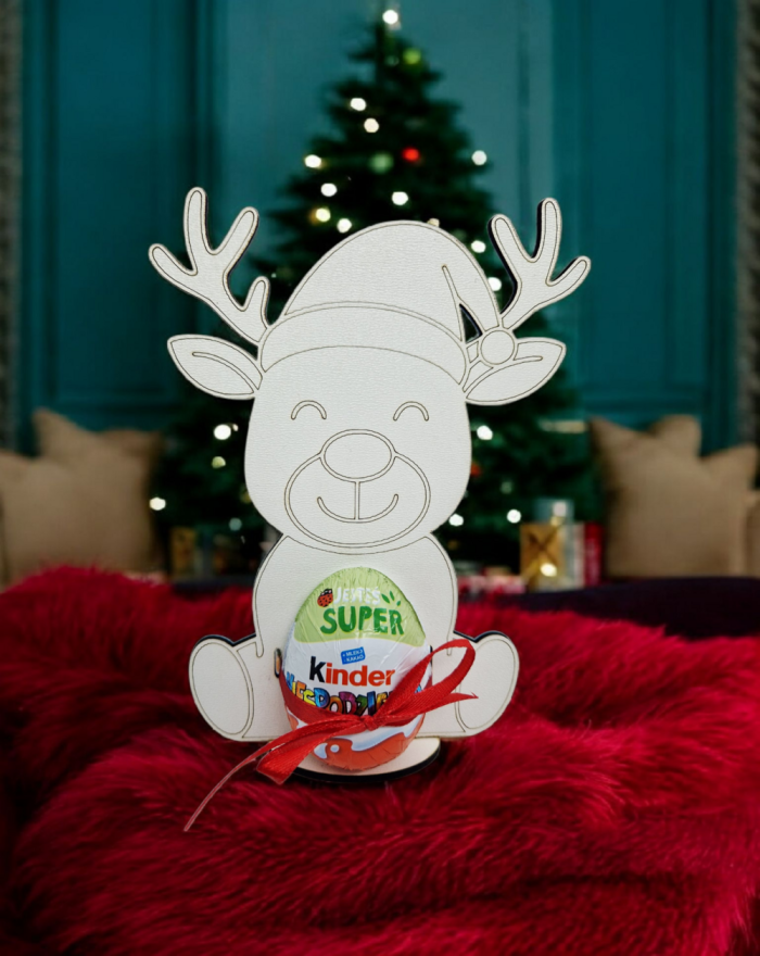 Stojak na Kinder Jajko „Renifer w czapce Mikołaja” – personalizowany prezent na Mikołajki, Święta