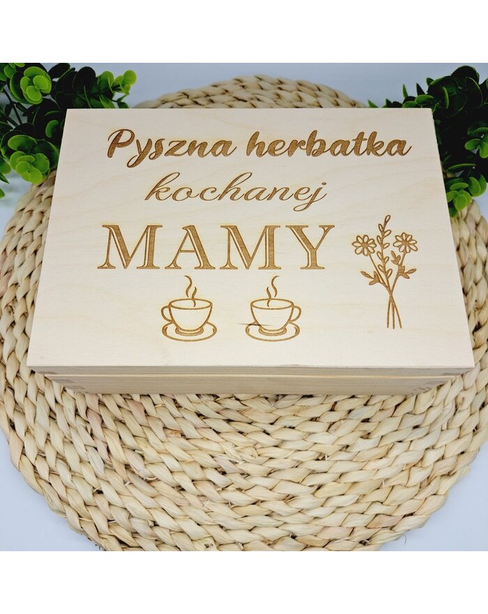 Drewniana skrzynka z herbatką