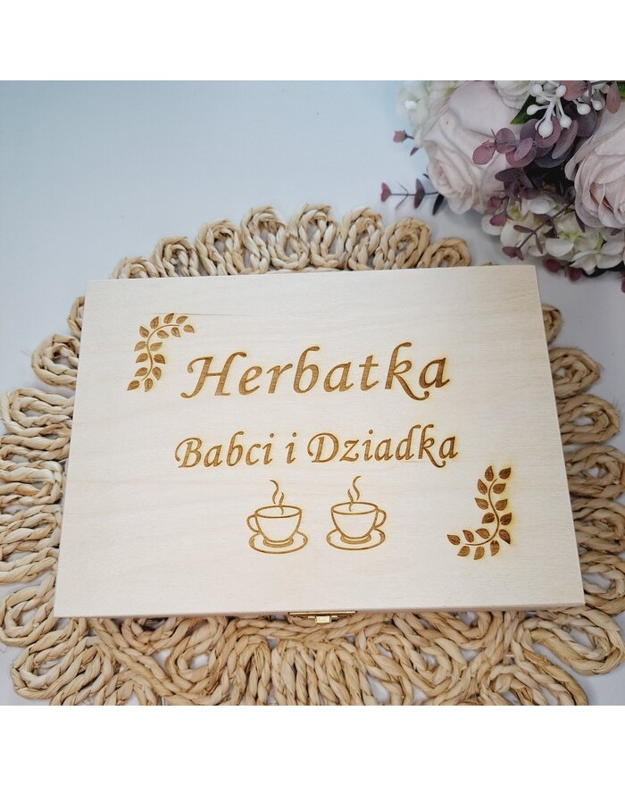 Drewniana skrzynka z herbatą